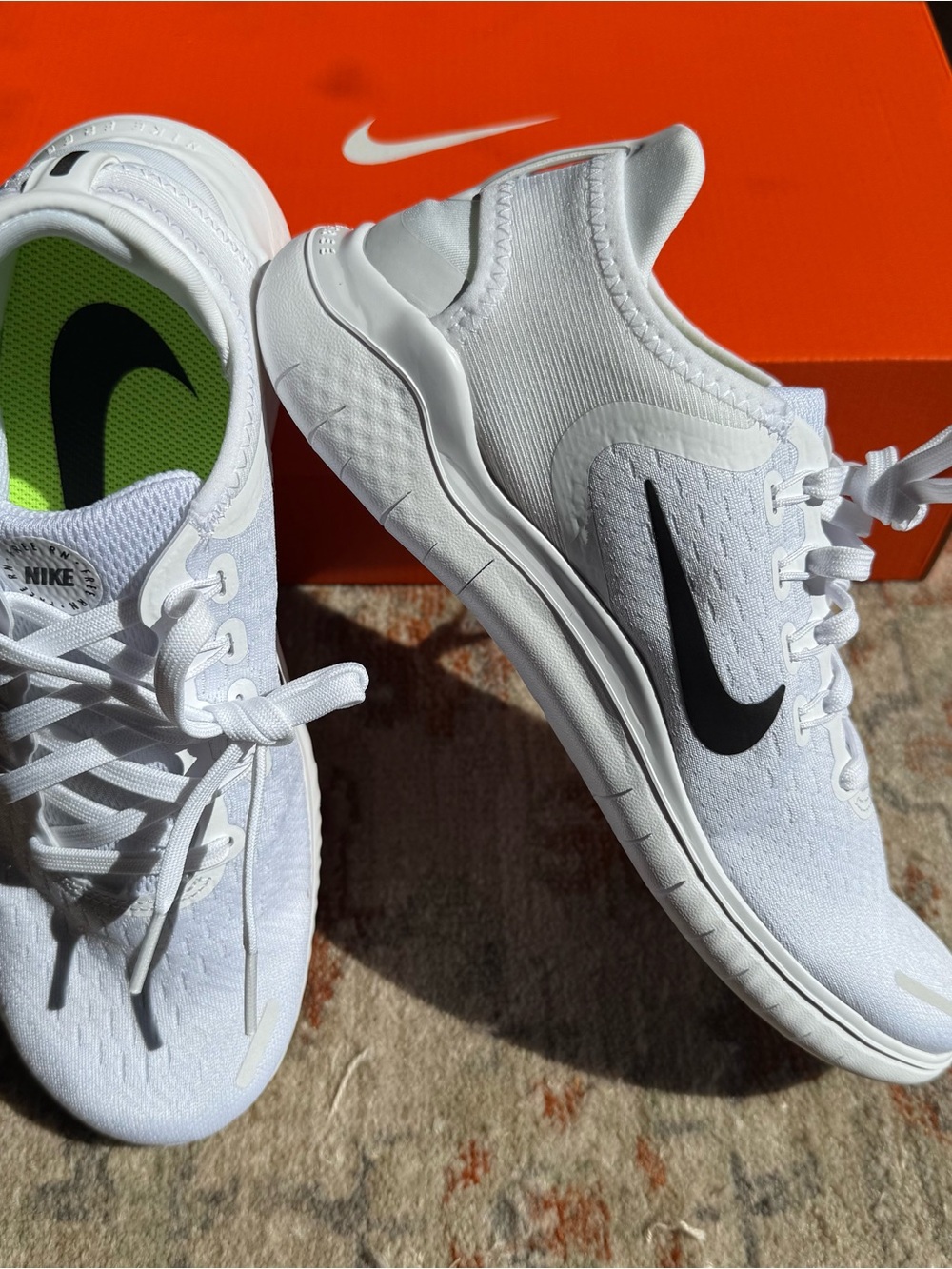 NWT brand new in box Nike White Freerun Flyknit Training Sneakers size 7.5 - Picture 3 of 10
